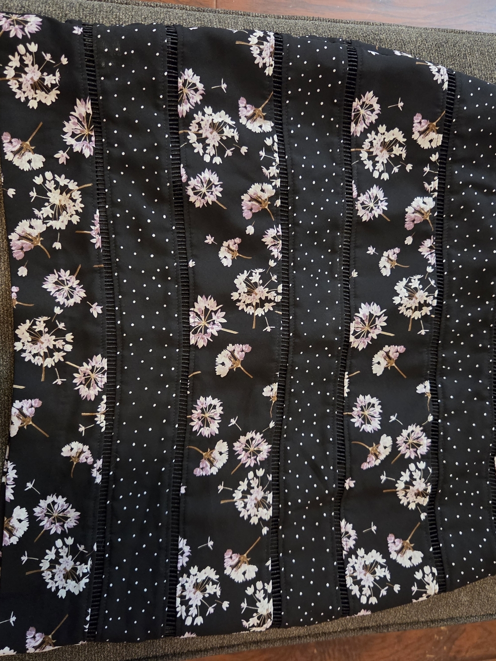 White House Black Market Floral Skirt in Black & Lavender Size 10 Like New